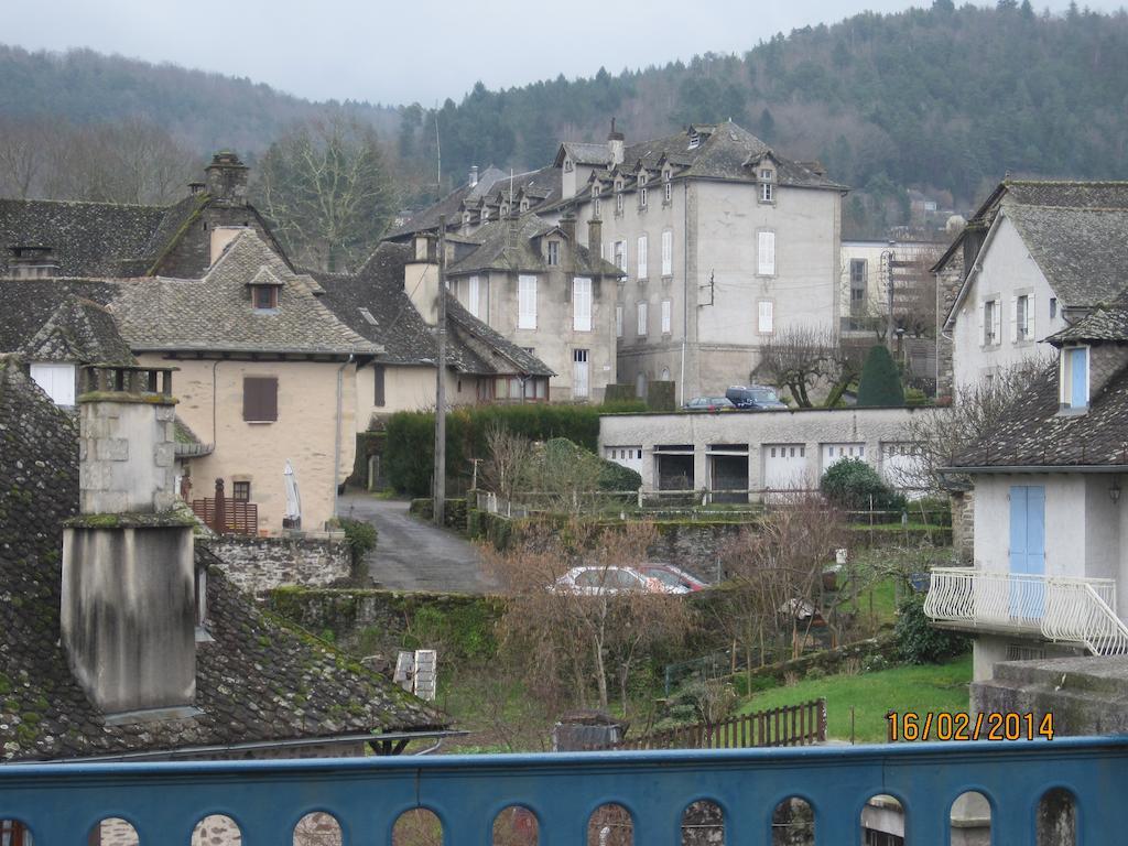 Hotel Le Commerce Neuville  Exteriör bild
